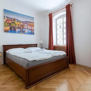 Historic Spirit At Under The Castle Apartamento Praga